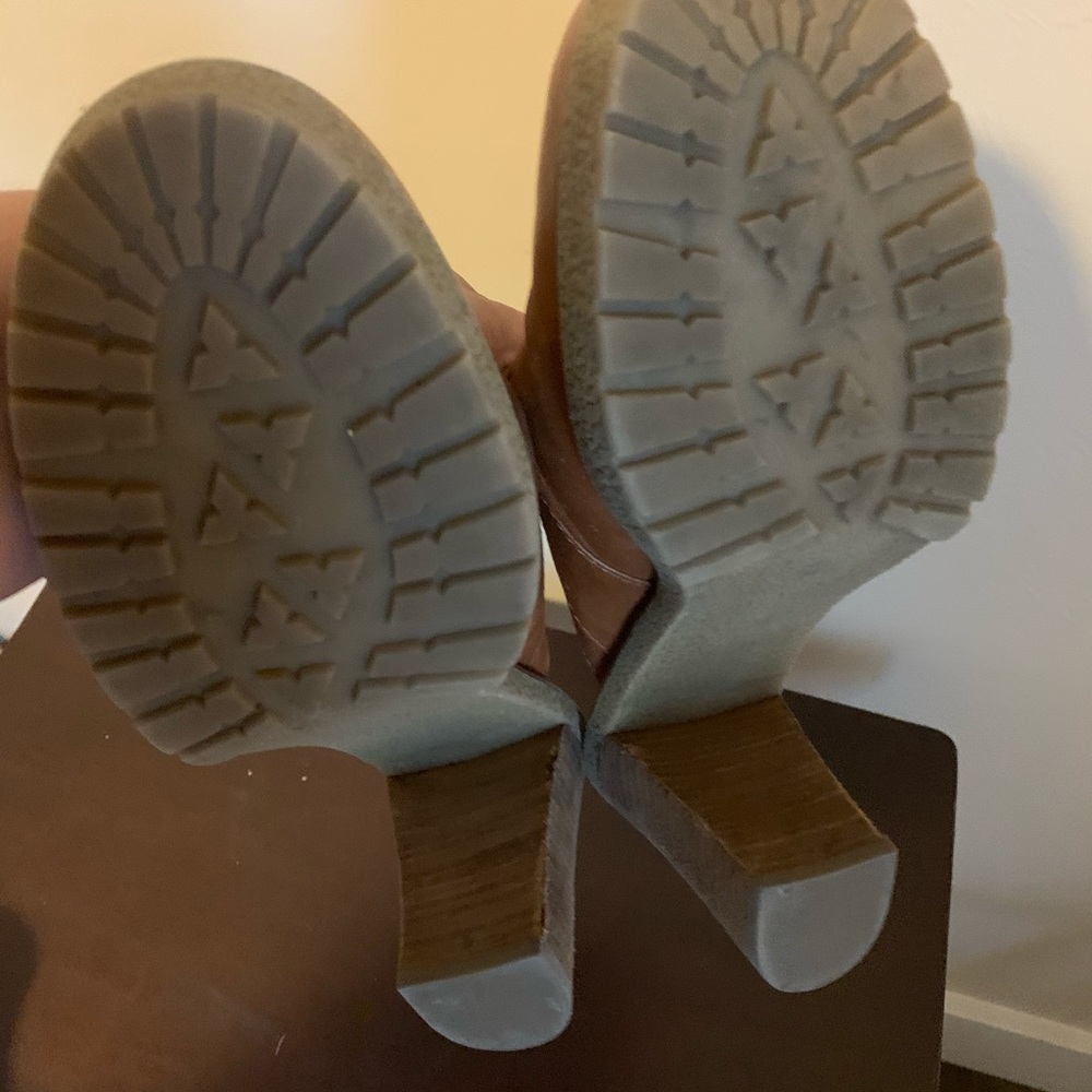Clogs - Picture 3 of 3
